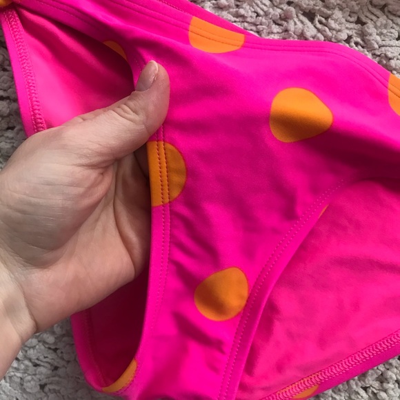 Bikini - Picture 3 of 7